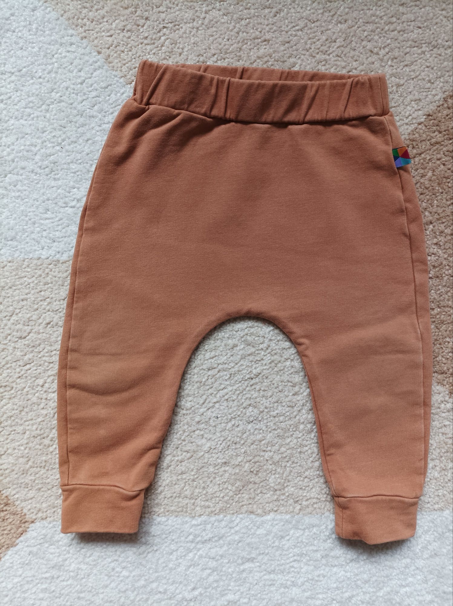 Spodnie dresowe dziecięce MyBasic 80 bordowe i karmelowe