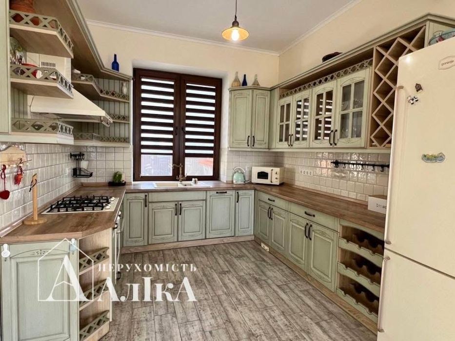 Продам будинок мрії з басейном та неймовірним видом на каньйон