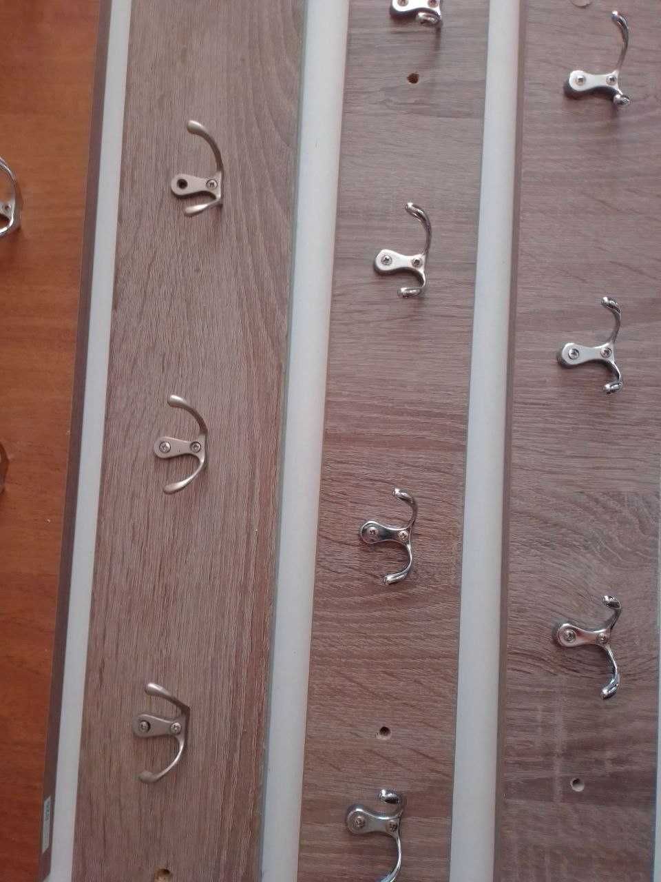 Вешалки для одежды офисные. На 3 и 4 крючков.