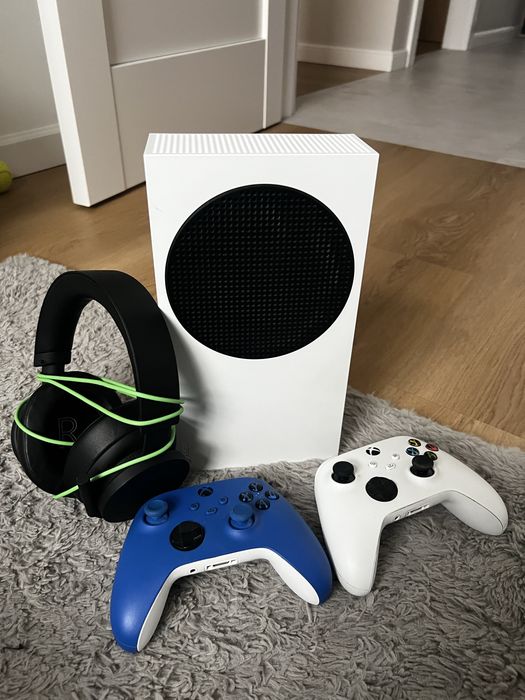 Xbox series s 512GB + 2 pady + sluchawki przewodowe