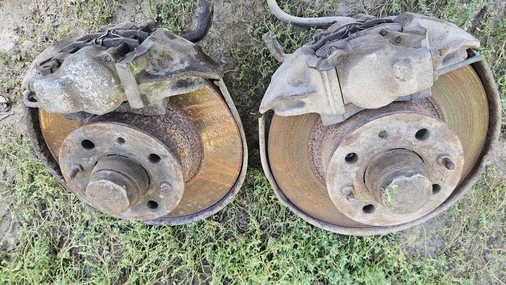 Продам передні ступеці цапфи ваз 2101-2107 супорта поворотні кулаки