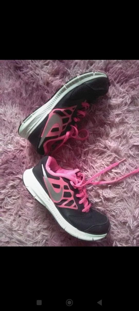 Buty Nike r.37,5