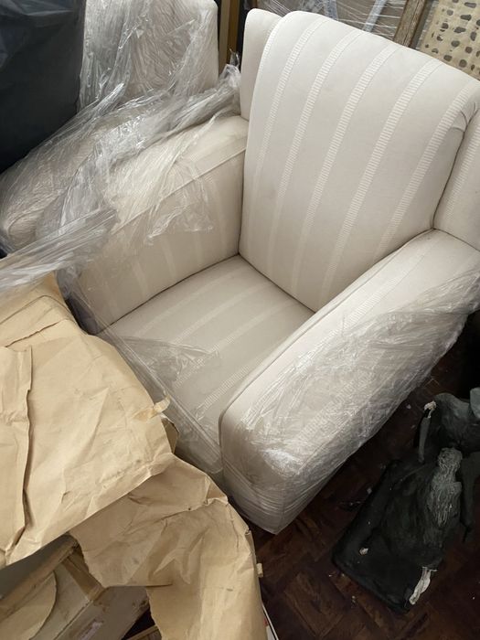 Poltrona/ Cadeirão branco como novo