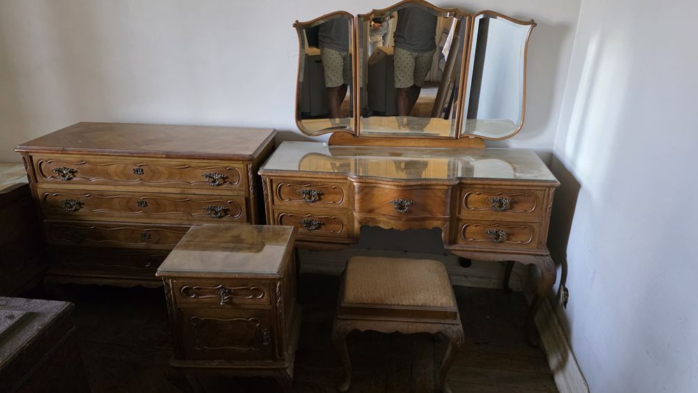 Vendo esta conjuntos de móveis por 250€ mas pra retirar com urgência