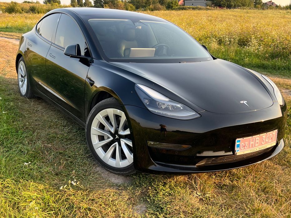 Автомобіль Tesla
