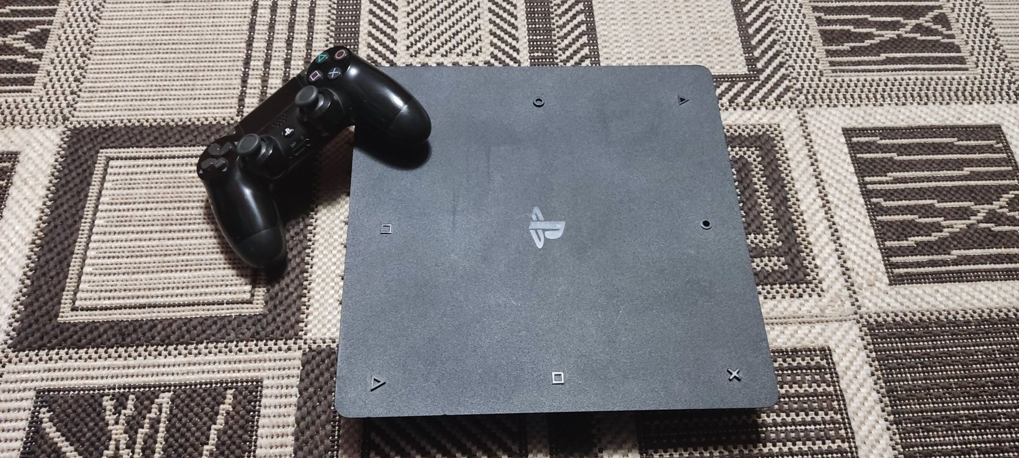 Sony PS4 slim 1Тб +5 ігор