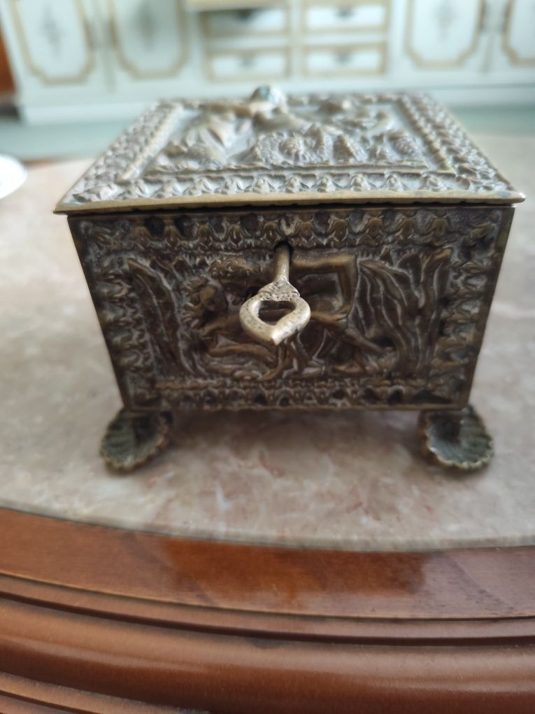Porta joias em metal