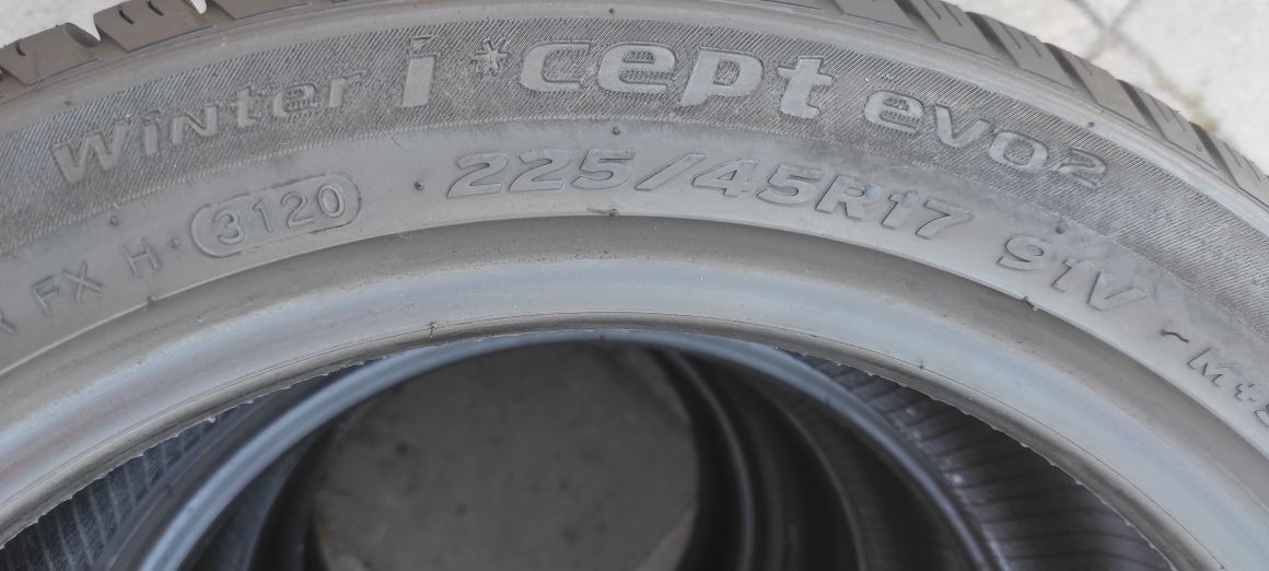 74 Opony Zimowe HANKOOK 225/45/17 Bardzo Ładne