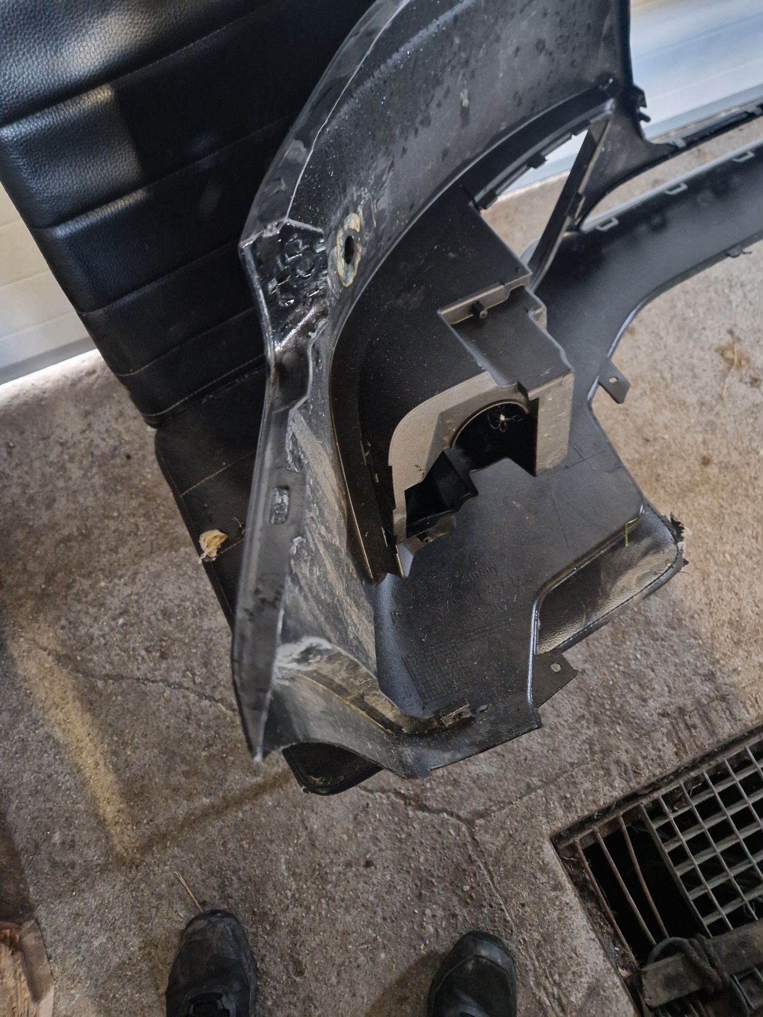 Zderzak a4b8 lift PDC LY9B