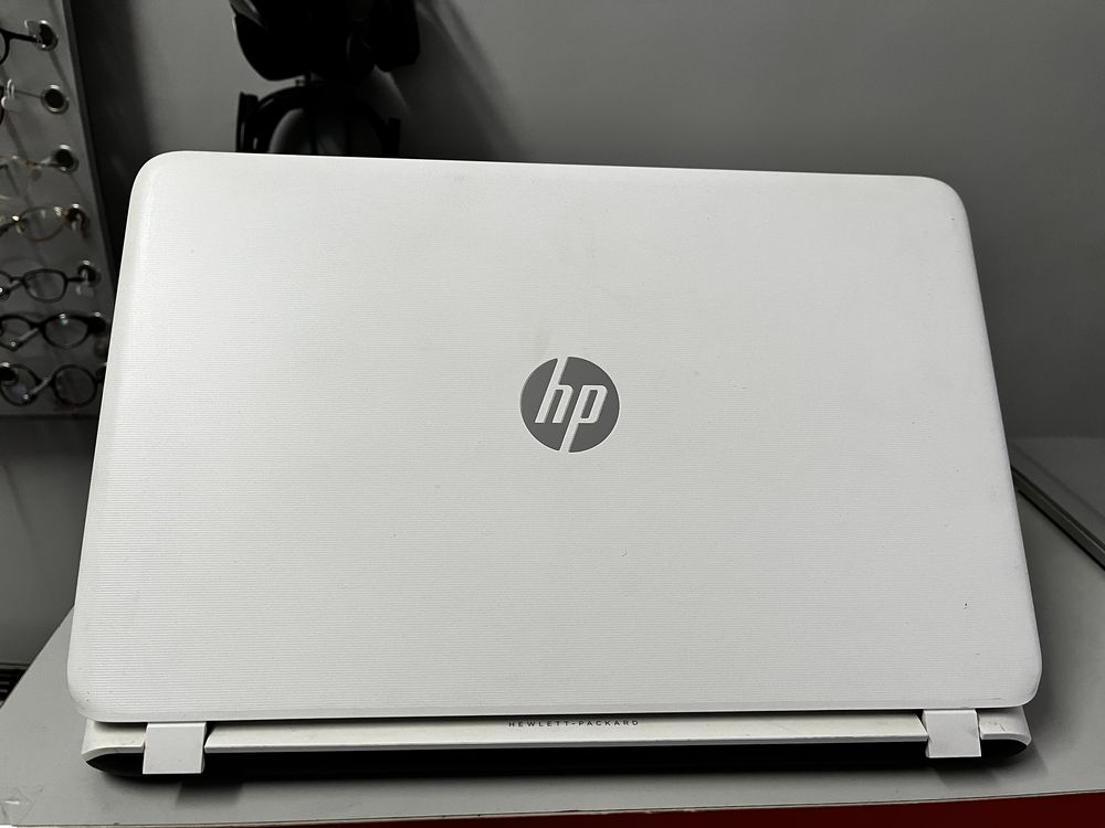 Ноутбук HP Pavilion 15  AMD A8-6410 Radeon R5