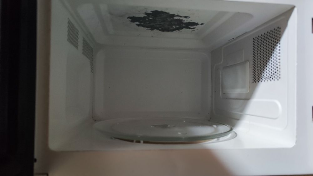 Мікрохвильова піч б/в Samsung M1833NR