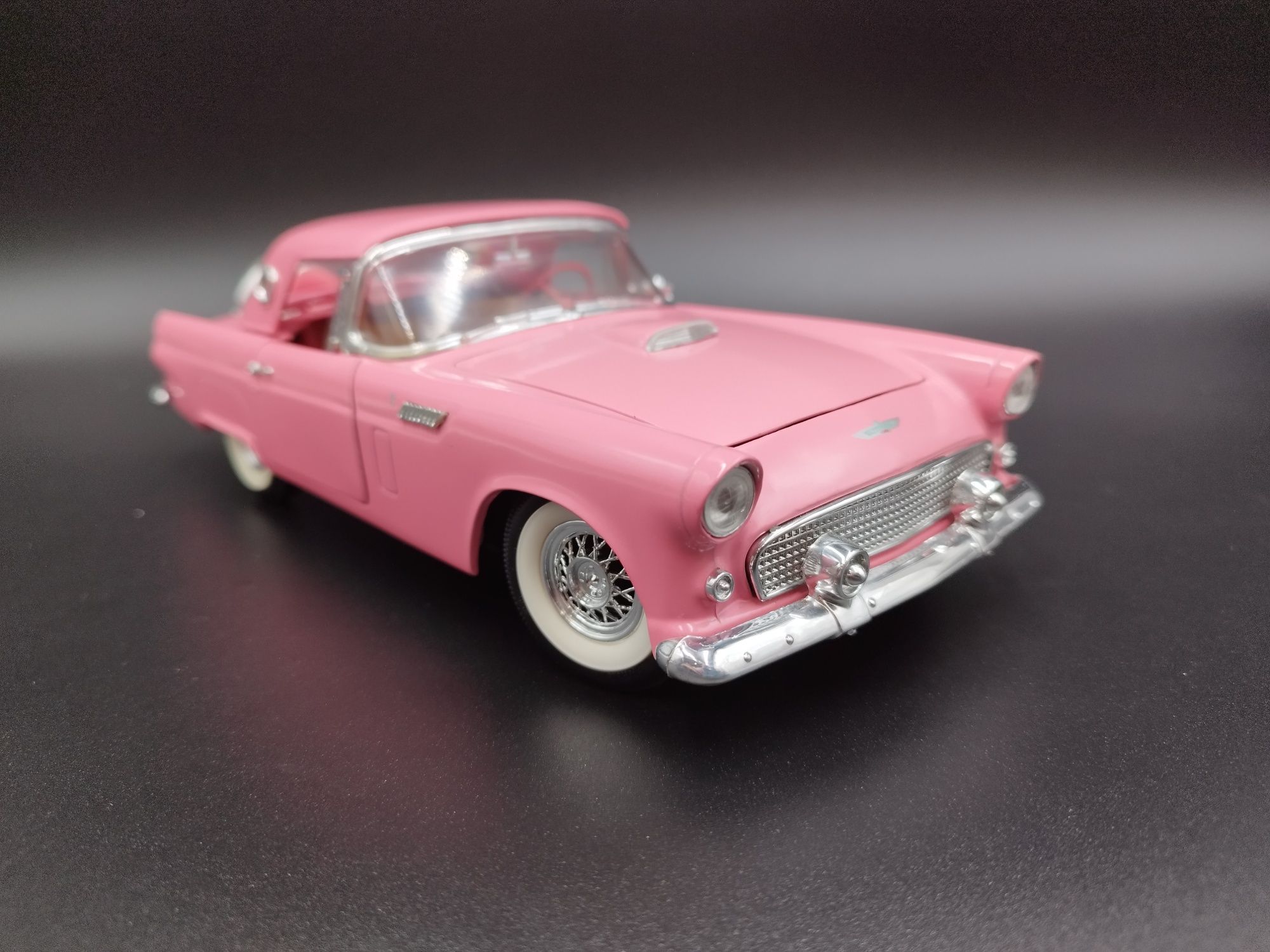 1:18 Revell 1956 Ford Thunderbird "Pink Dream" model