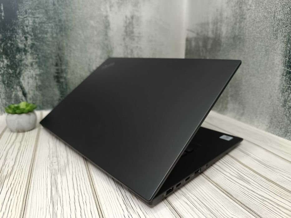 Lenovo ThinkPad P1 G3 15.6"\IPS\FHD\i7-10850H\SSD512\NVIDIA Quadro 4GB