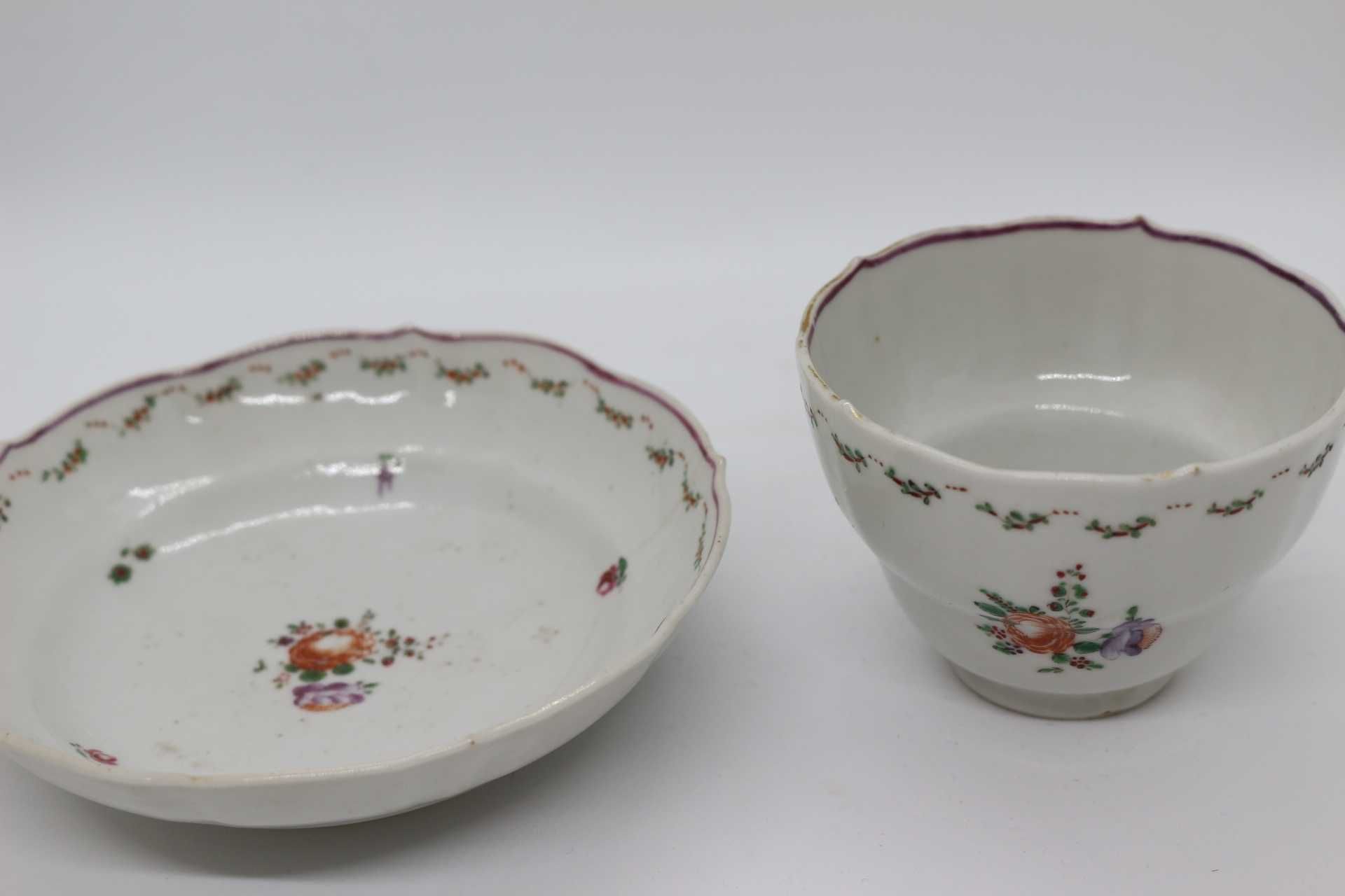 Chávena com Pires Gomada Porcelana Chinesa Decoração Floral XVIII