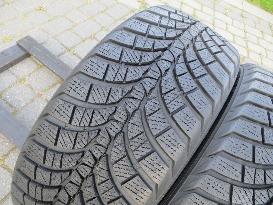 Opony zimowe Kumho 225/45/18 cena za 2 szt.