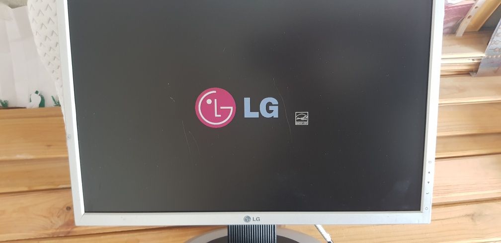 Монітор 19' LG FLATRON .