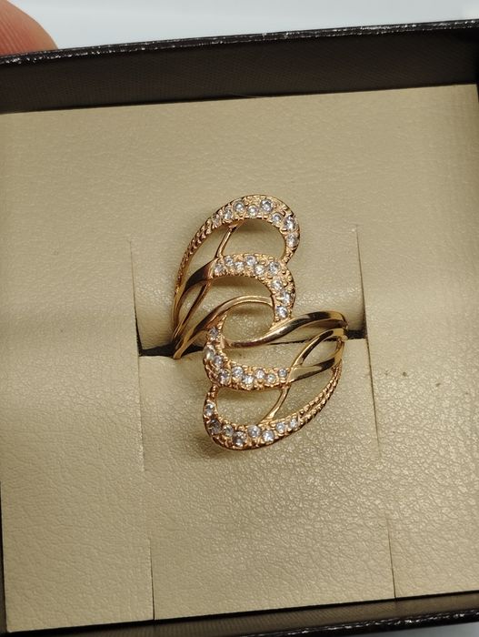 Золотое кольцо 17 размер 2.77 грамма