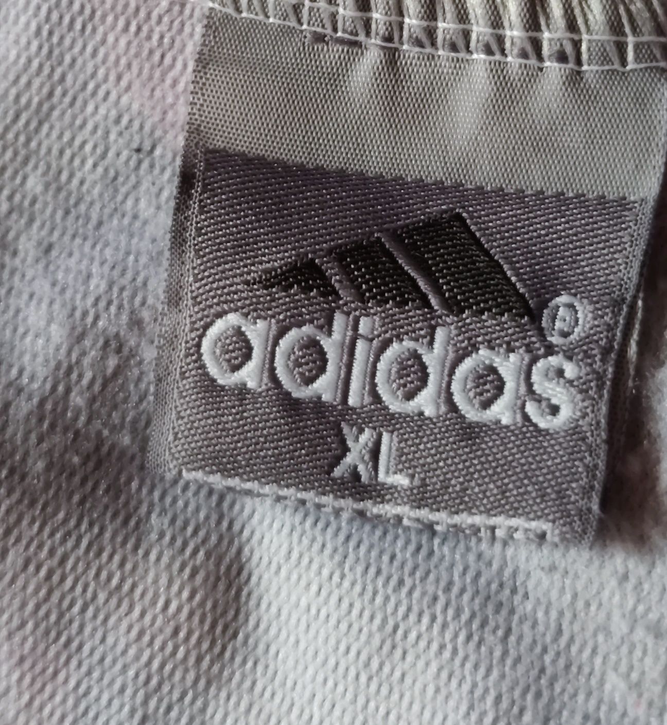 Krótkie spodenki adidas w kwiaty czarne letnie wygodne wzorzyste