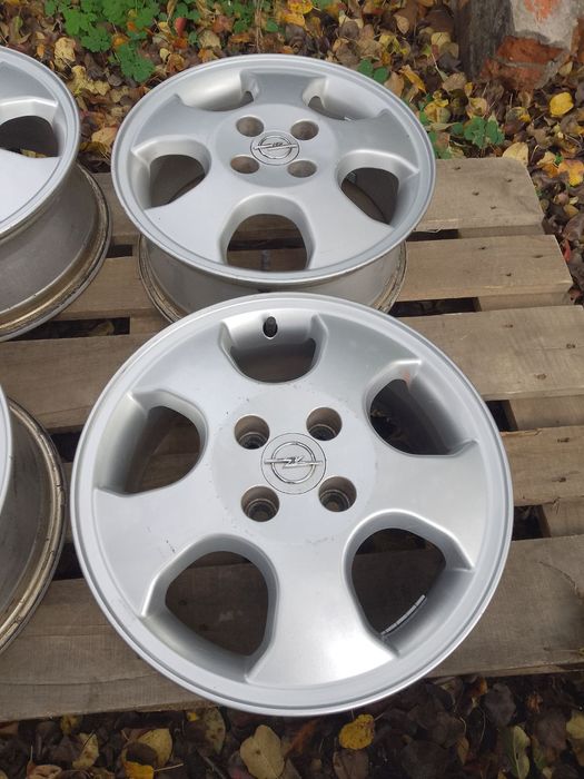 Диски Опель 4*100/R15/6J/ET-49/ЦО 56.6, з Німеччини, в гарному стані.