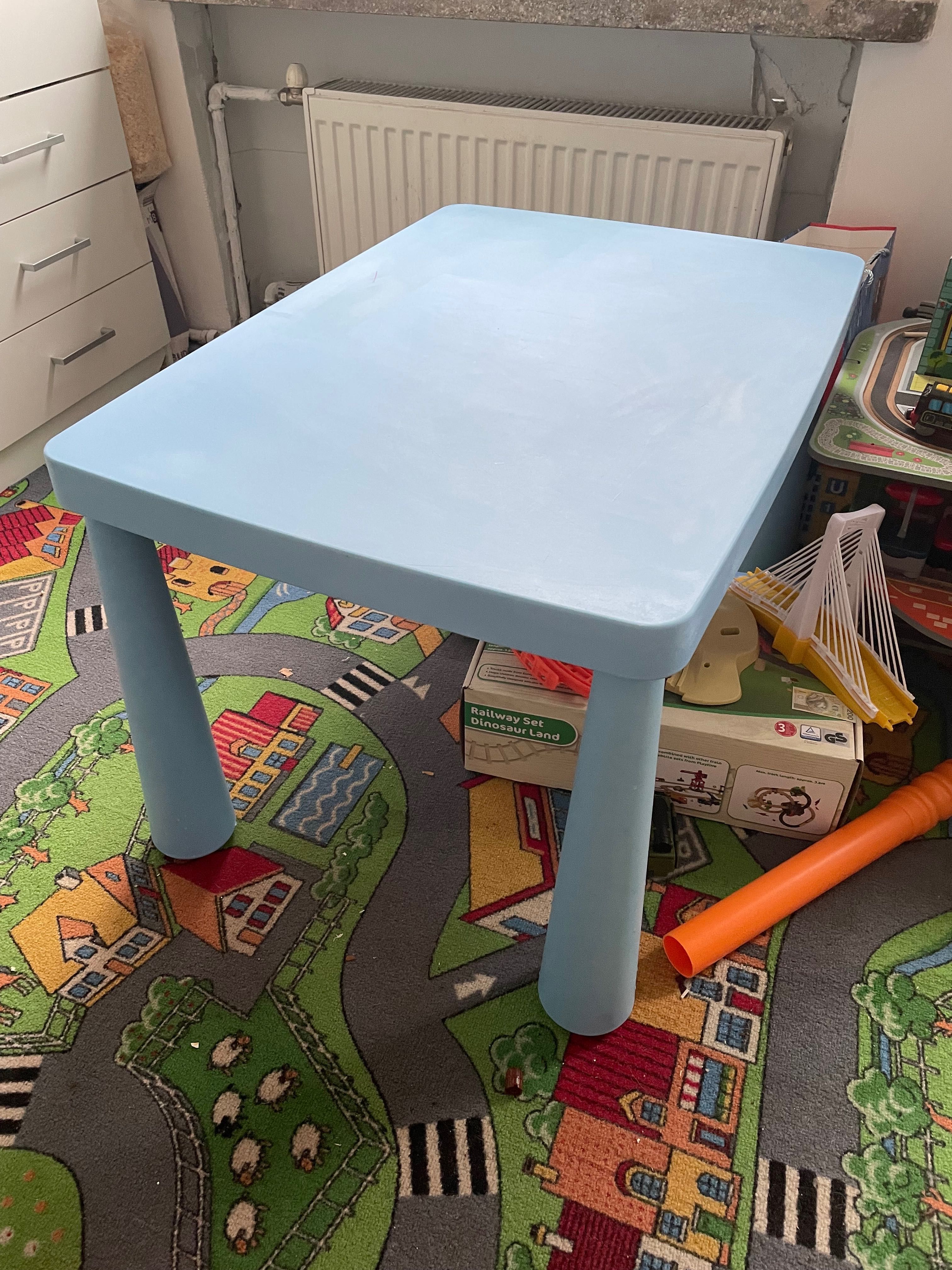 Ikea mamut niebieski stolik