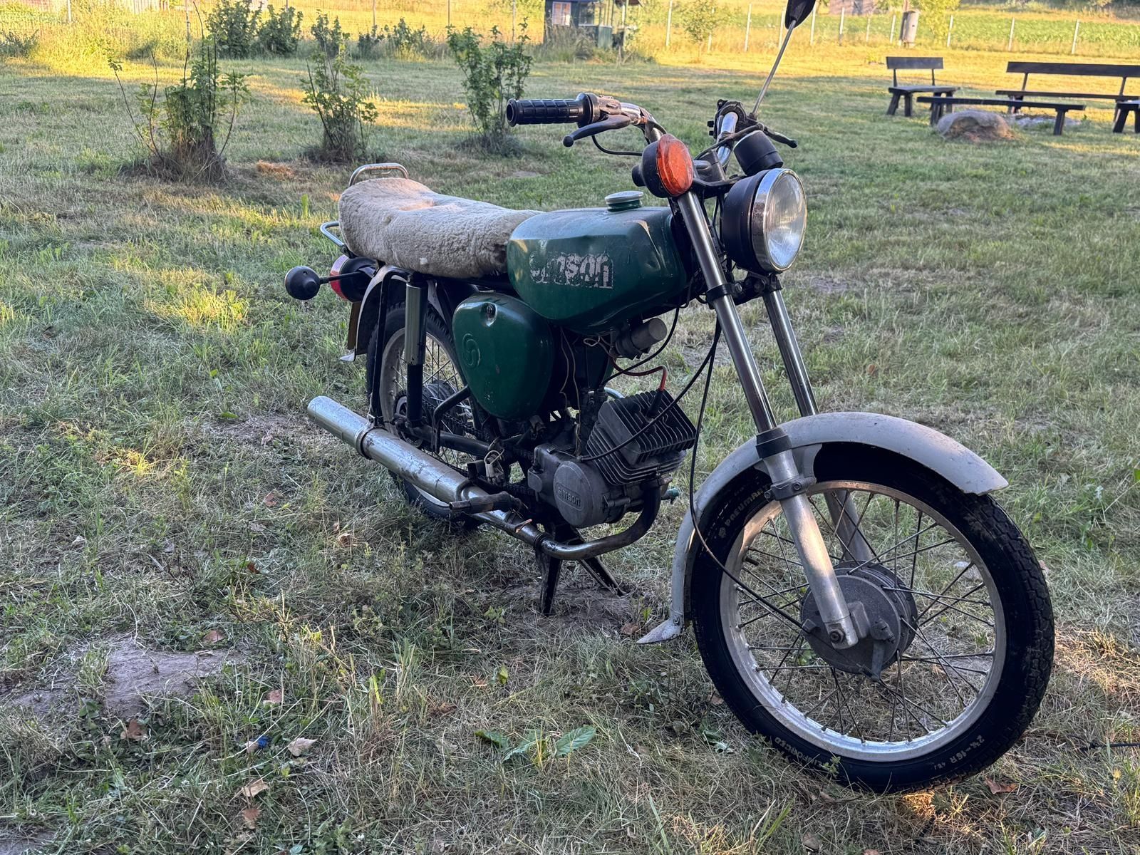 Motorower Simson S51 DDR na chodzie.