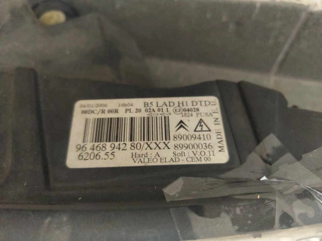 Farol C4 xenon lado direito PARTIDO