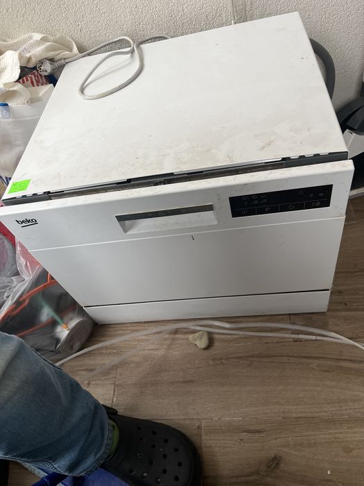 Посудомийка beko - потікший дренажний шланг.