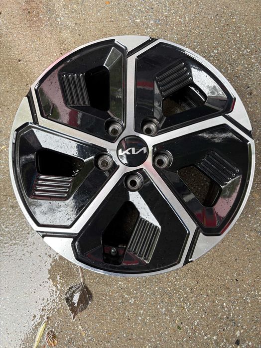 Na sprzedaż: Felgi aluminiowe 16" do Kia Niro II 2025