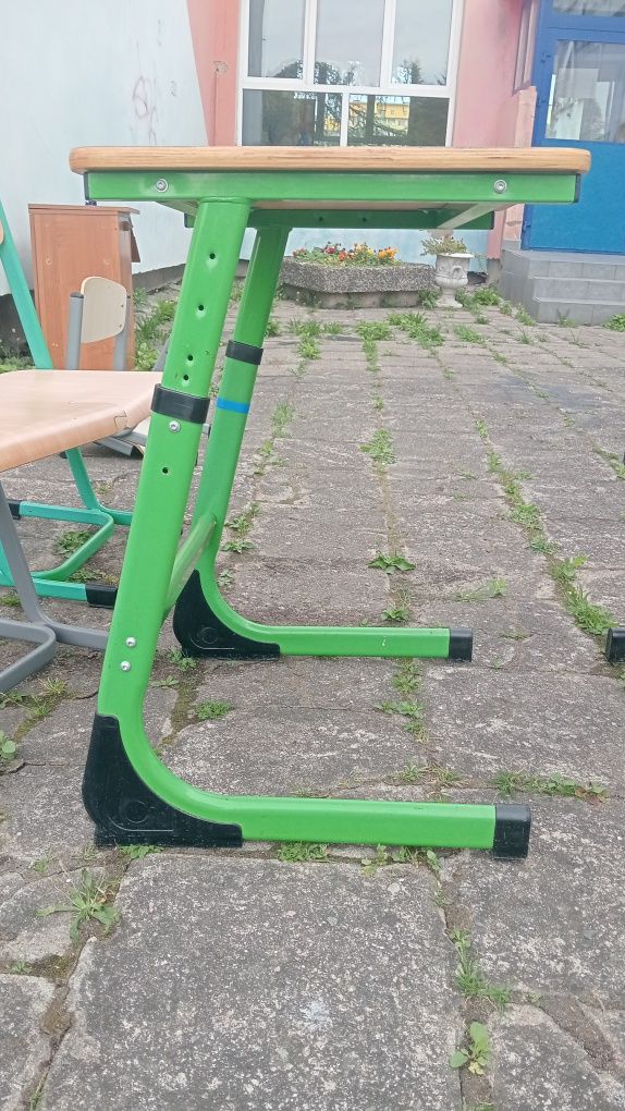 Regulowane krzesełko+stolik posiadam 10 kompletów cena za jeden 100zl