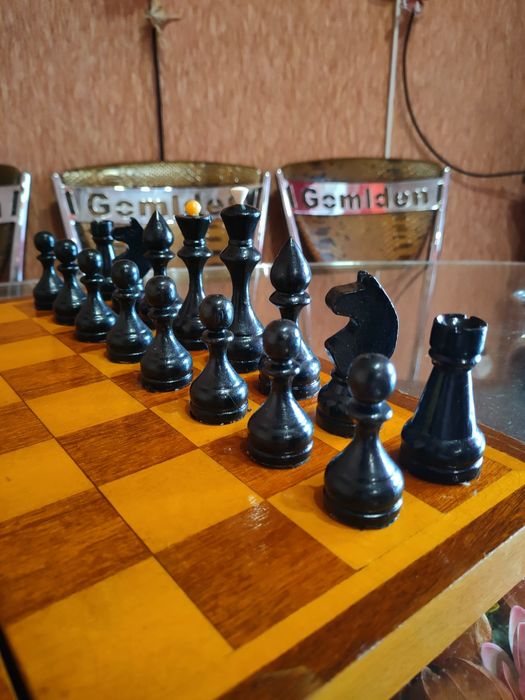 Набор звезда Старые деревянные Шахматы 42х42 см.