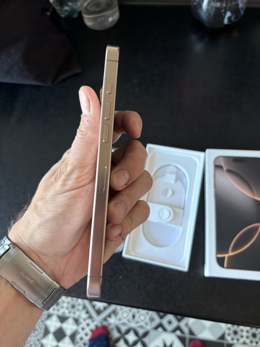 Iphone 16 pro max idealny stan  pustynny tytan