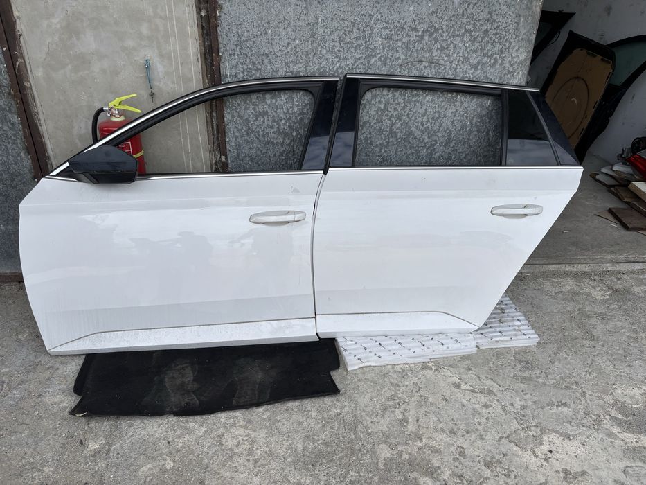 Skoda Superb 3 двері kombi sedan