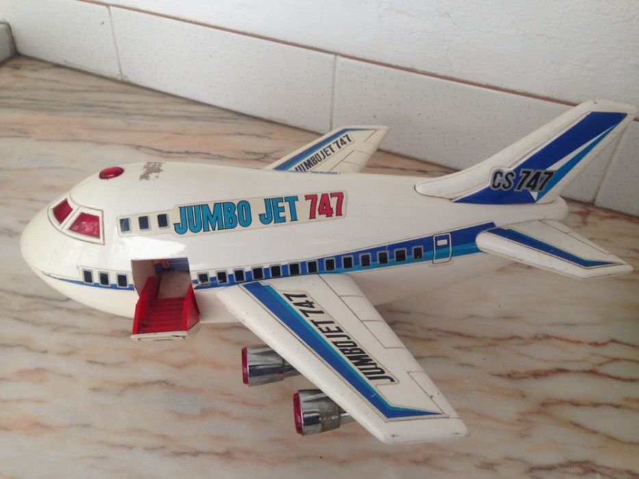 Avião Boeing Jumbo Jet 747