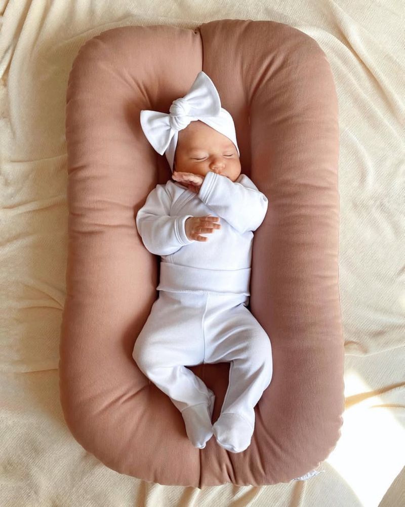 Продаю кокон для немовлят Maybebaby