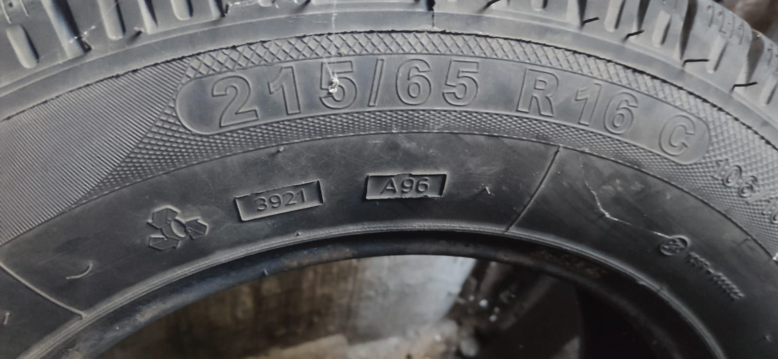 Продам резину C 215/65/R 16, подходит  VW T 5 и т.д.. Наврка сделан