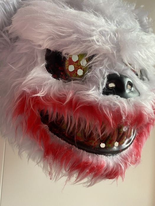Pluszowa maska niedźwiedzia na Halloween