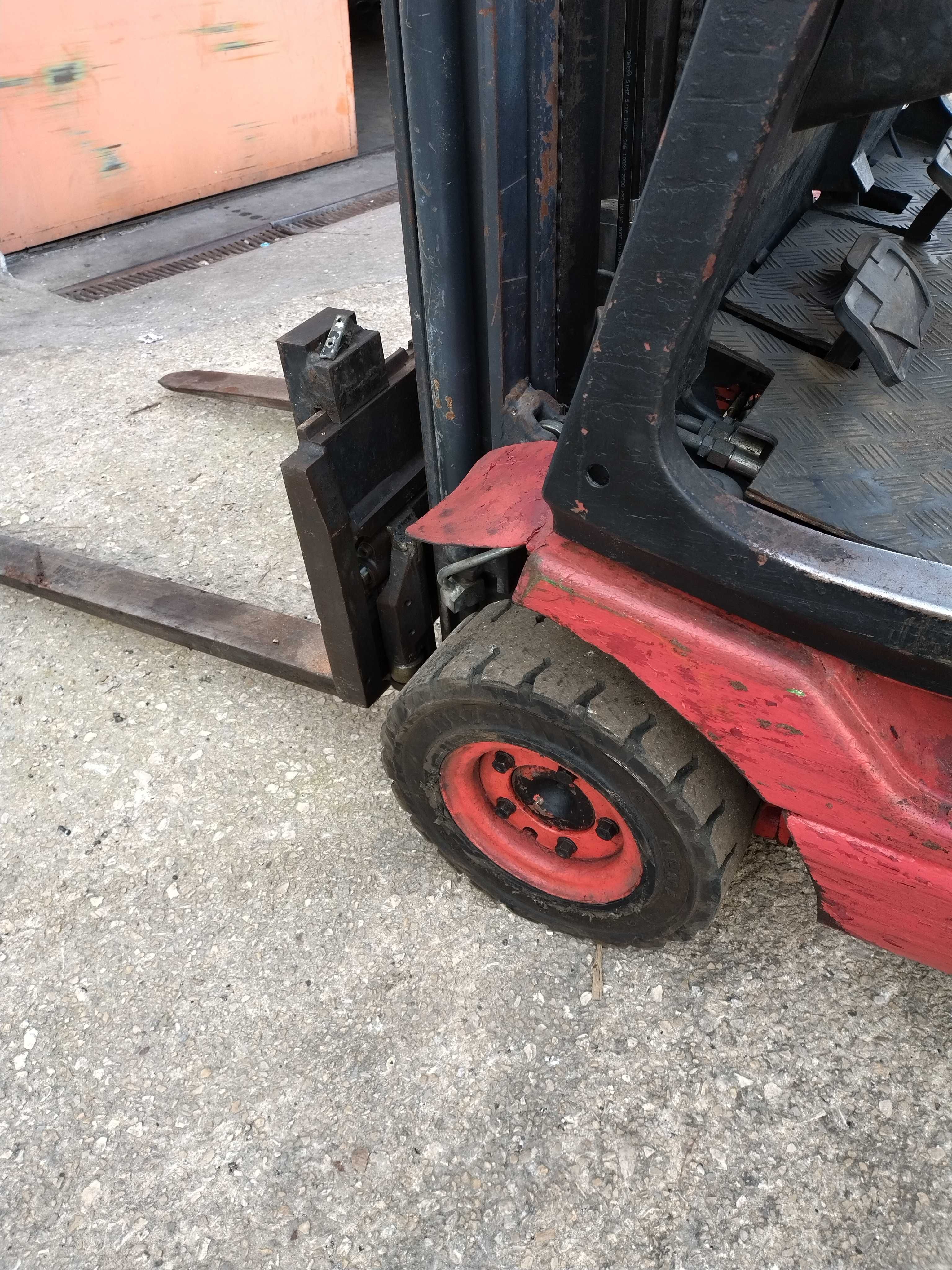Empilhador LINDE H16D Diesel 1600kg