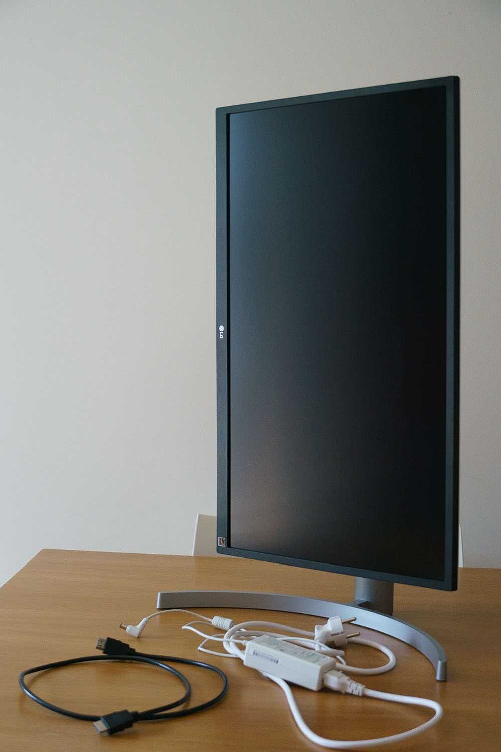 Monitor 4K 27" - LG 27UL550