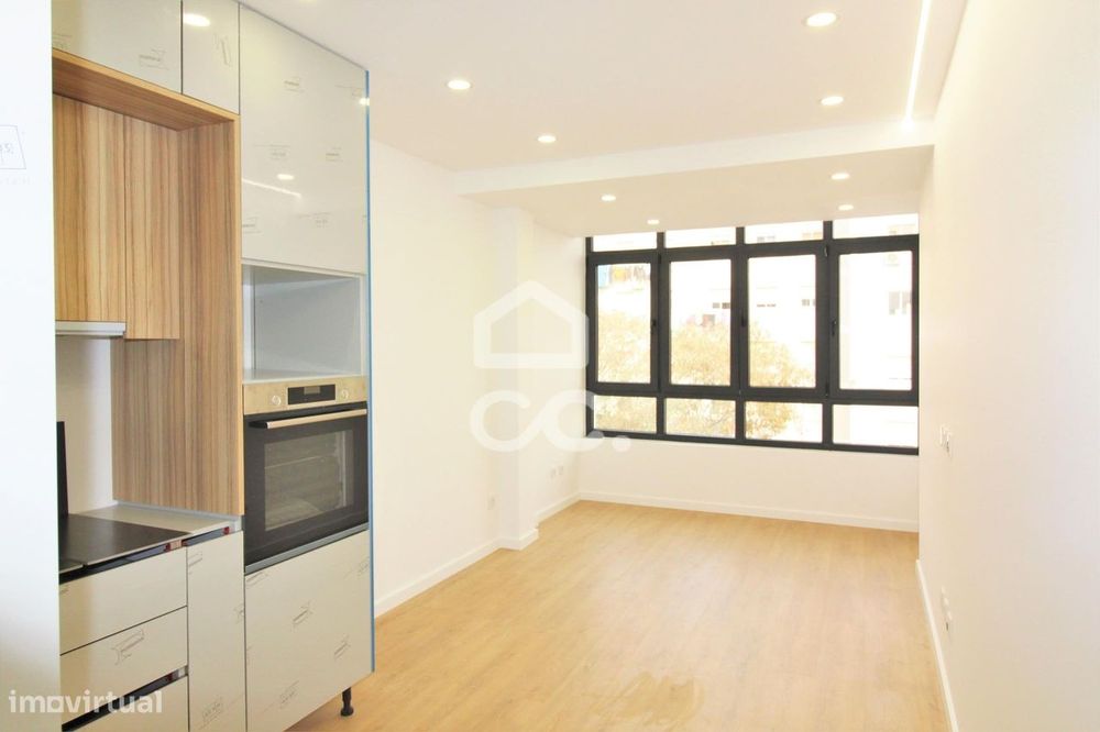 T1 totalmente renovado, com Vista Rio.