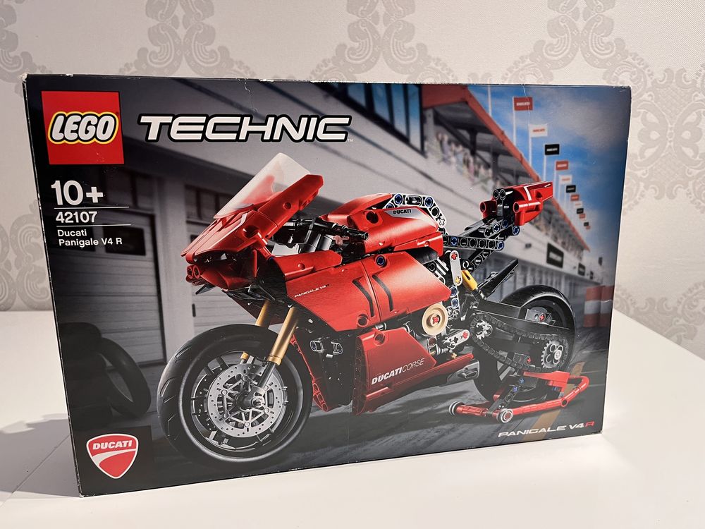 Lego Technics 42107 Ducati Panigale V4