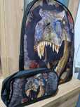 Mochila com oferta de estojo.  Novas