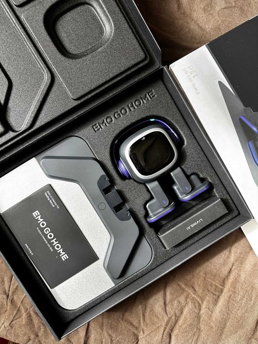 Розумний робот EMO Go Home Living AI ємо-робот