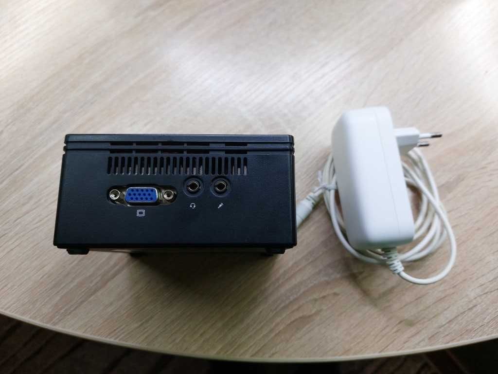 міні комп’ютер, неттоп, Gigabyte Brix (GB-BACE-3000)