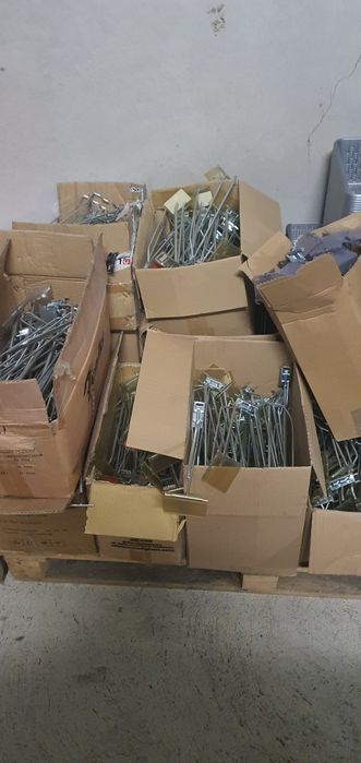 Haki na regały perforację