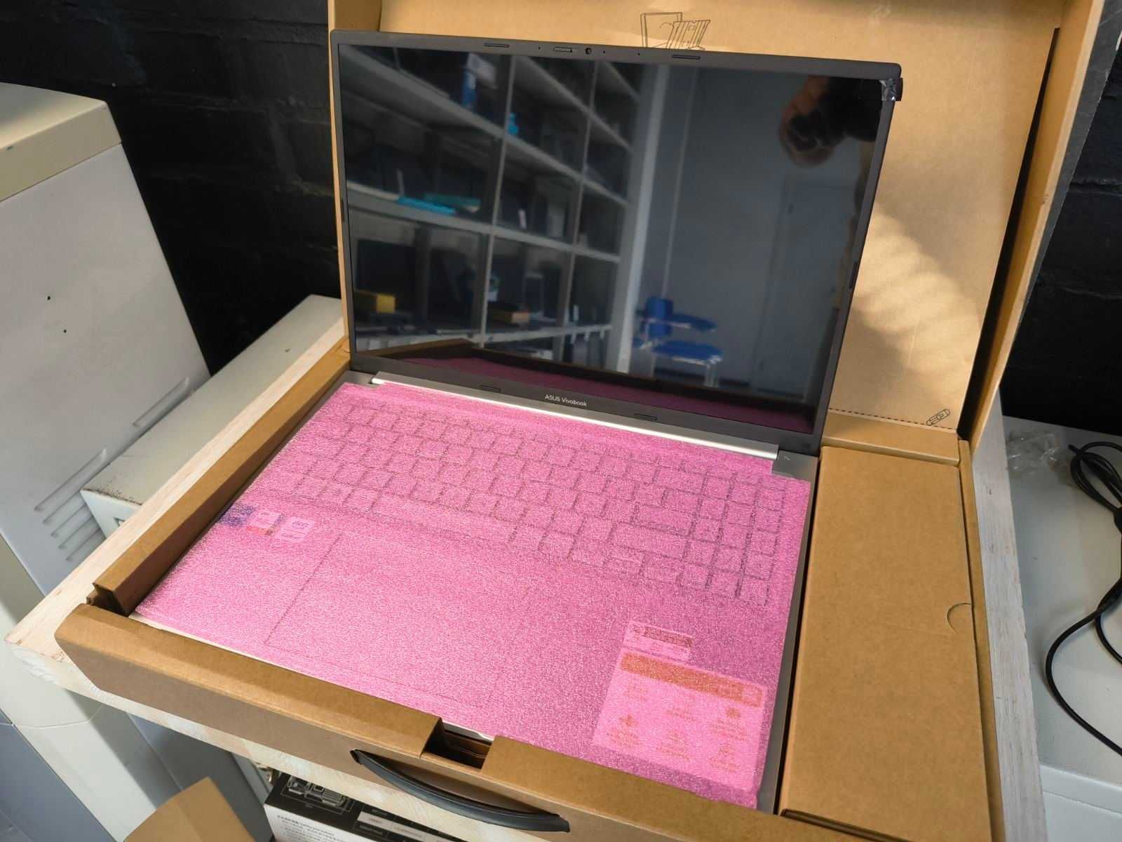 Гарний ASUS Vivobook 16 X1605V (i7-13700H-24Gb-DDR4-1Tb-SSD-W16-IPS)