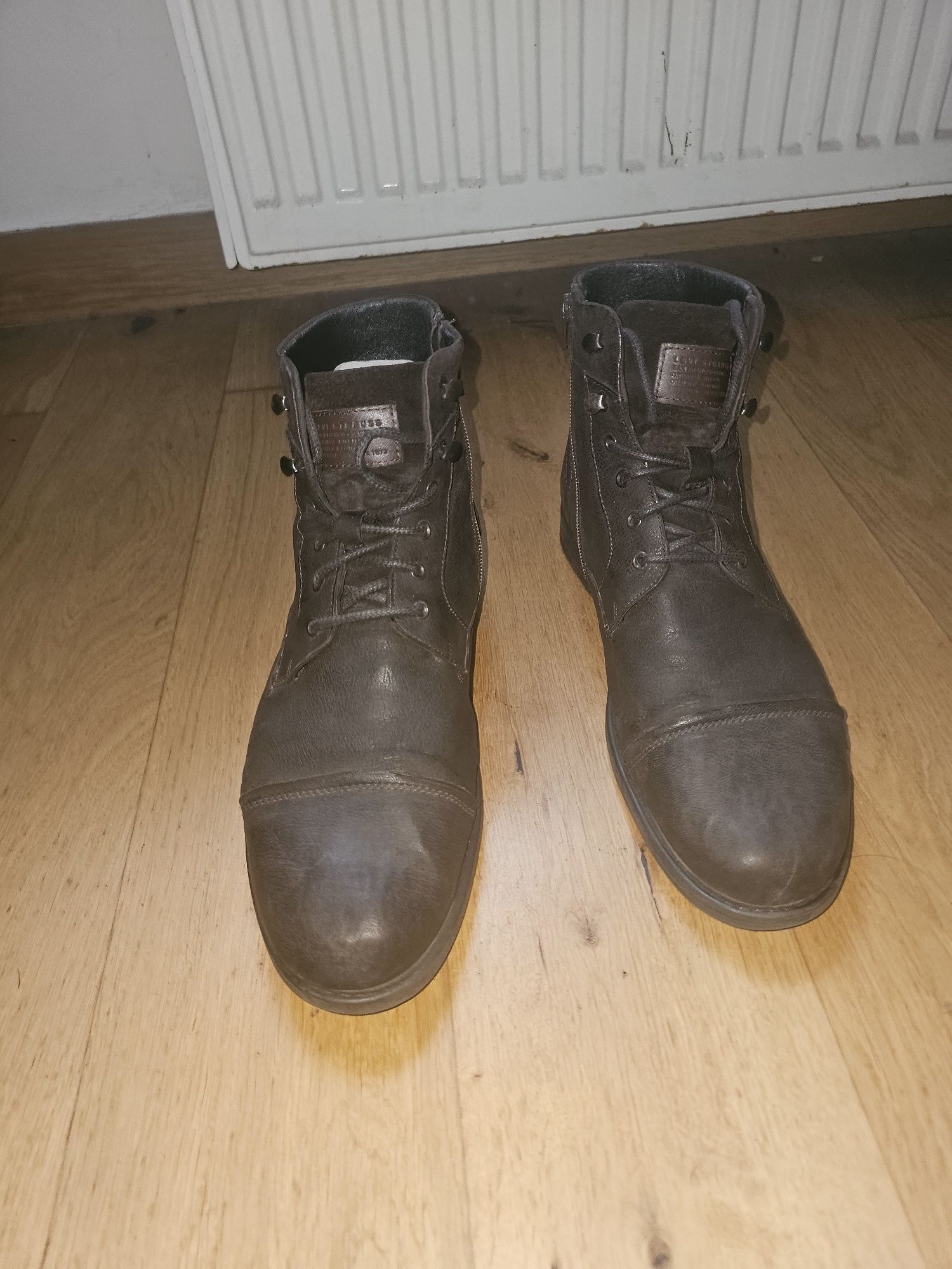Buty sztyblety skórzane Levis 45