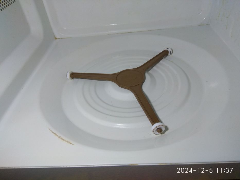 Мікрохвильова піч LG MB4042G