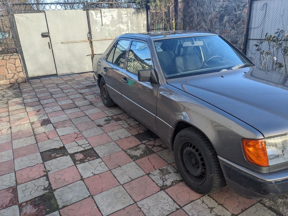 Продається мерседес 124