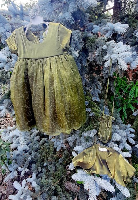 Продам сукню святкову