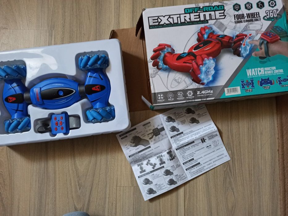 Продам машинку на радіокеруванні.